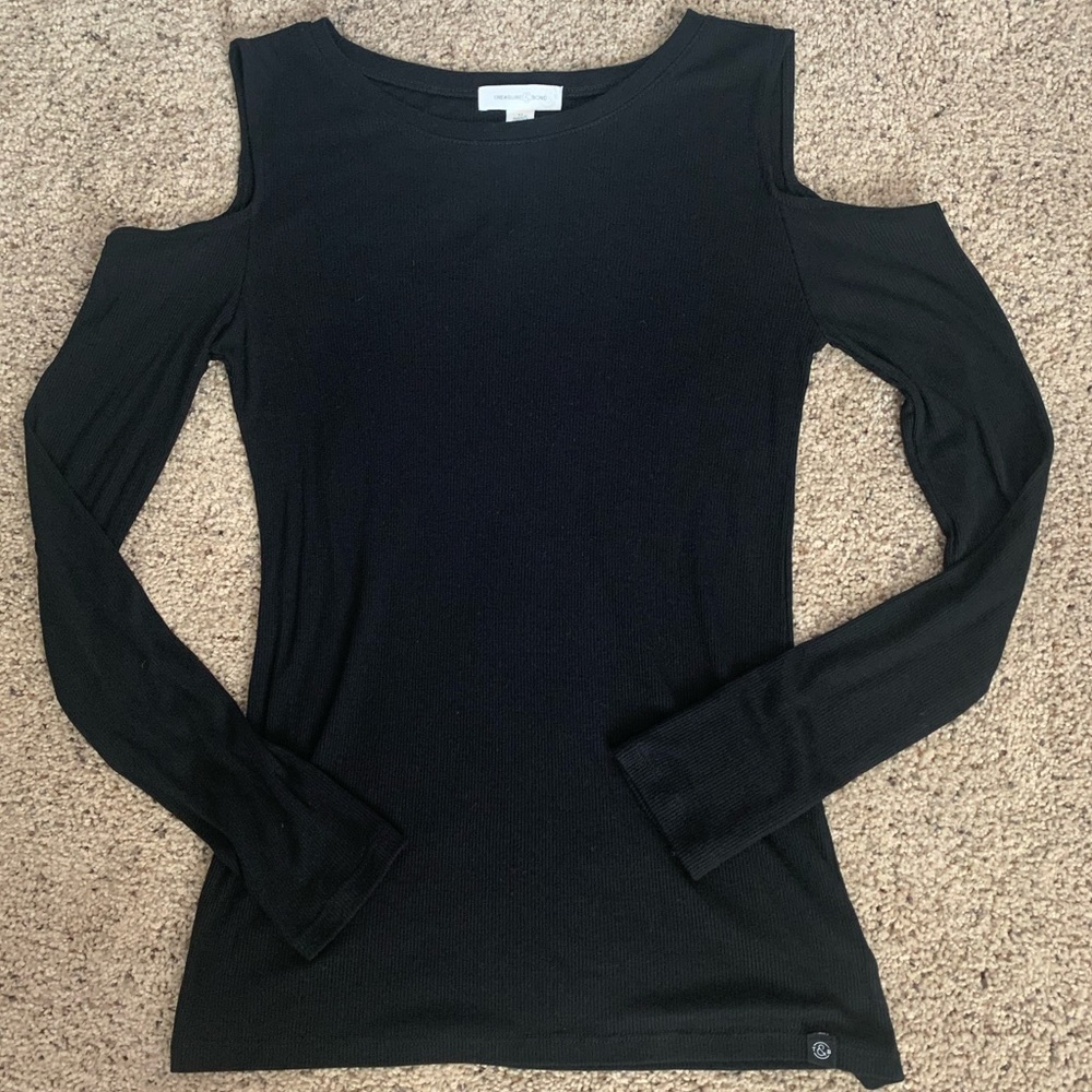 Treasure and Bond cold shoulder long sleeve top